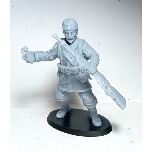 1/32 Greek soldier with grenade WWII